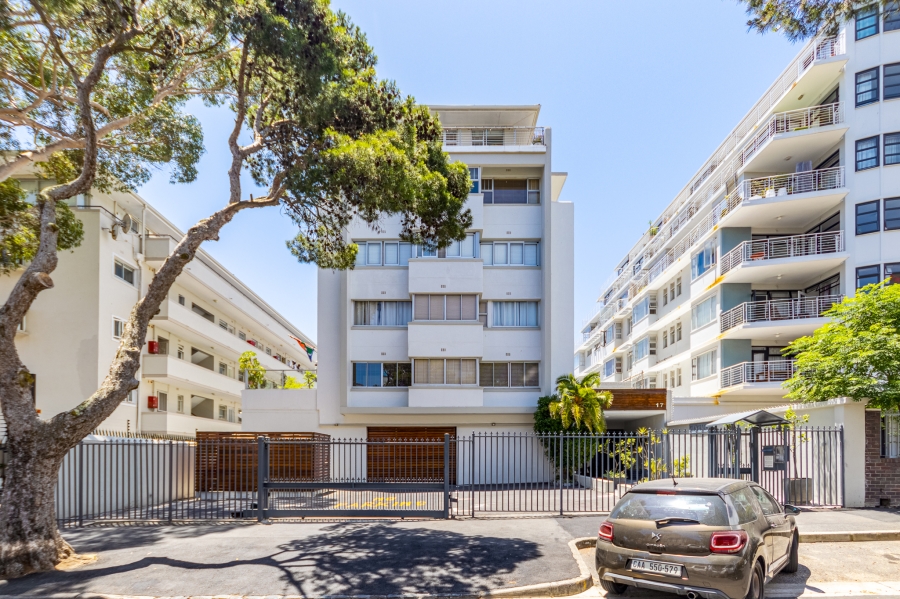 To Let 1 Bedroom Property for Rent in Sea Point Western Cape